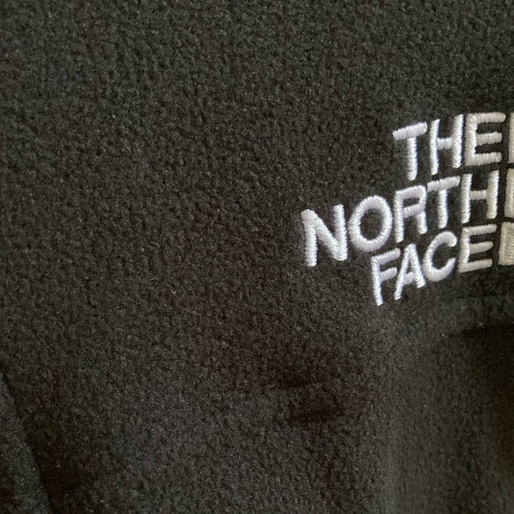 The North Face Classic Black Fleece layer - Picture 2 of 5
